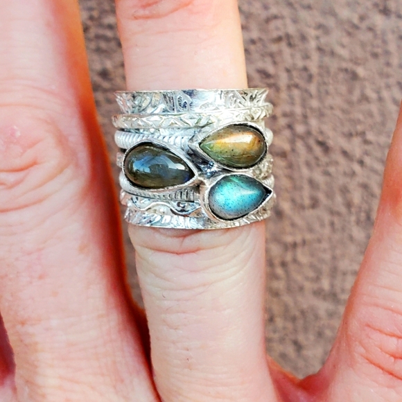 Handmade Jewelry - New Labradorite Silver Meditation Spinner Ring.